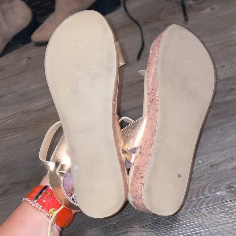 Gold platform sandals - Picture 4 of 4